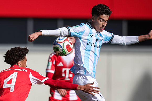 Loris Husic wird in der nächsten Zeit der U19 fehlen. Er spielt mit Österreich bei der U17-Weltmeisterschaft in Katar. Foto: sampics Loris Husic wird in der nächsten Zeit der U19 fehlen. Er spielt mit Österreich bei der U17-Weltmeisterschaft in Katar. Foto: sampics