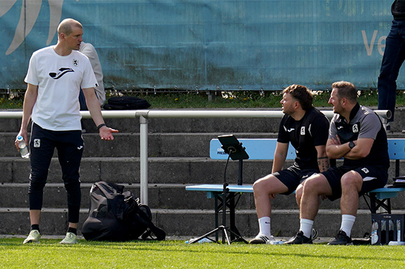 Zum letzten Mal gemeinsam ein Trainerteam (v. li.): Jonas Schittenhelm, Manuel Kennerknecht und Gerald Straßhofer. Foto: Joachim Mentel