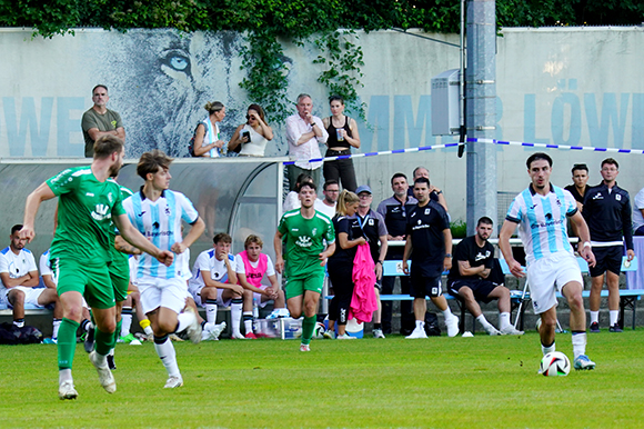 Cristian Leone (re.) brachte die Löwen-U21 in der 28. Minute in Führung.Foto: Joachim Mentel