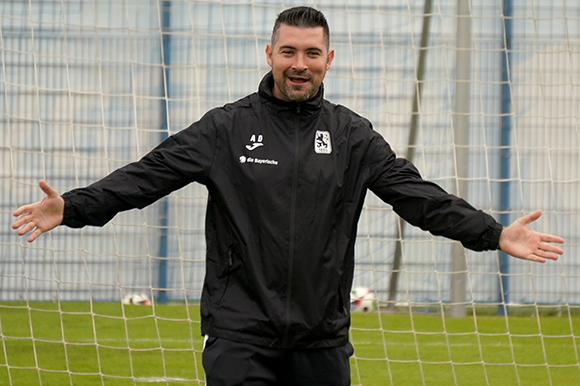 Alper Kayabunar hat gut lachen, er ist mit der U21 noch unbesiegt. Foto: Joachim Mentel