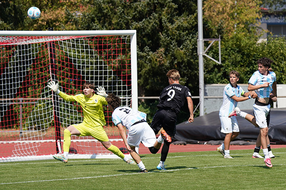 Bis in die Nachspielzeit hielt Sebastian Lackerschmid sein Tor sauber. Foto: Joachim Mentel