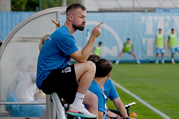 Felix Hirschnagl kehrt als Trainer der U19 des BVB an alte Wirkungsstätte zurück. Foto: Joachim Mentel