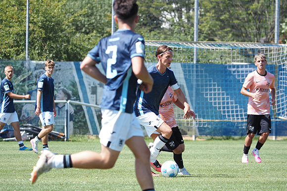 Xaver Lippmann führte die Löwen-U19 in der 1. Runde  als Kapitän aufs Spielfeld. Foto: Markus Burger