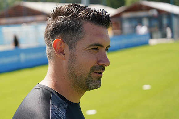 Nach turbulenten Wochen geht es für Trainer Alper Kayabunar und die U21 erstmals wieder um Punkte. Foto: Joachim Mentel