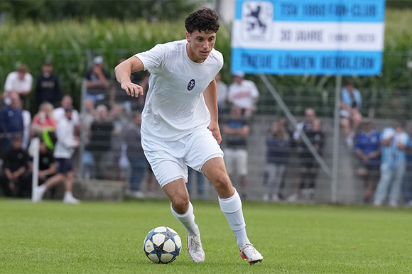 Rron Gosalci, der am Dienstag beim Regionalliga-Team auf der Bank saß, ist wieder fit und könnte die U21 in Schwaig verstärken. Foto: Joachim Mentel