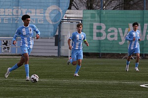 Noah Plöttner (li.) wird gegen Freiburg wegen einer leichten Gehirnerschütterung fehlen. Foto: Dirk Fiedler