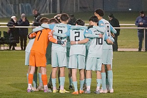 Die U17 setzt auch beim FCA auf mannschaftliche Geschlossenheit. Foto: Joachim Mentel