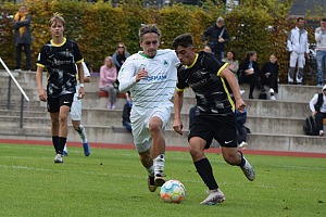 Mike Gevorgyan war kurz vor der Pause im Strafraum nur durch ein Foul zu bremsen. Foto: Markus Burger