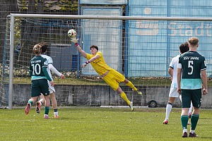 In dieser Szene in der 40. Minute verhinderte Mauricio Dunker mit einer Parade noch den Rückstand. Foto: Joachim Mentel