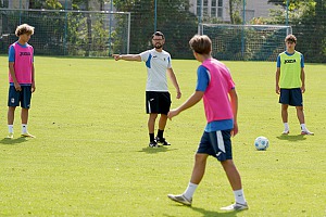 Trainer Peter Ulbricht versucht, „mehr Stimmung“ in sein Team zu bekommen. Foto: Joachim Mentel