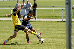 Efe Karakoc, der das 1:0 erzielt hatte, traf in dieser Szene nur den Pfosten des Dortmunder Tores. Foto: Joachim Mentel