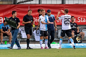 Profidebüt: Einwechslung von Fabian Greilinger beim Spiel gegen Preußen Münster. Foto: A. Wild