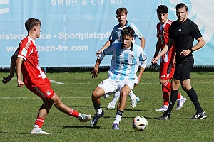 Loris Husic (Mitte) bereitet sich in der Länderspielpause mit Österreich auf die U17-WM vor, wird aber gegen Freiburg wieder für die Junglöwen auflaufen. Foto: Joachim Mentel