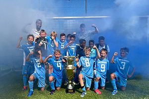 Bei der Siegerehrung stieg sogar blauer Rauch für die U10 der Junglöwen auf. Foto: Privat