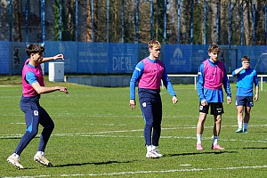 Die Defensivarbeit beginnt bei der U21 schon in vorderer Linie (v. li.): Cristian Leone, Anian Brönauer und Ivan Martinovic. Foto: Joachim Mentel