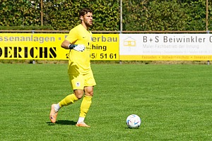 Bedauernswerter Torhüter Maxi Rothdauscher: Zwei Schüsse, zwei Gegentreffer! Foto: Joachim Mentel