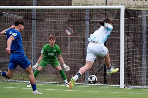 Valentin Bannert verpasste in dieser Szene in der 55. Minute die Zwei-Tore-Führung für die Junglöwen. Foto: Markus Burger