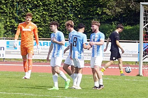 Dreimal konnte die Löwen-U21 gegen den SV Kirchanschöring jubeln, verabschiedete sich mit einem Heimspielsieg. Foto: Joachim Mentel