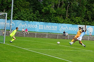 Job Musuasua drückt in dieser Szene den Ball zur 1:0-Führung über die Torlinie. Foto: TSV 1860