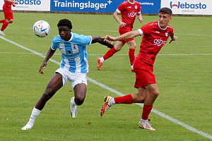 Mansour Ouro-Tagba vergab für die kleinen Löwen in der Nachspielzeit den Siegtreffer vom Elfmeterpunkt. Foto: Joachim Mentel