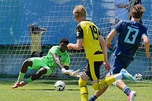 Torhüter Dennis Duru steht nach verbüßter Rot-Sperre wieder zur Verfügung. Foto: Frank Peters