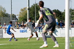 In der Vorbereitung traf Jakob Schurz mit den Löwen bereits auf den FC Deisenhofen. Foto: Joachim Mentel