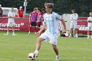 Kapitän Jan Rubas und die U17 können nicht die Spannung über 90 Minuten hochhalten. Foto: Karin Bartsch