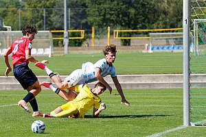 Valentin Bannert, dem Gegen Stuttgart der Lucky Punch gelang, scheiterte im Hinspiel gegen Haching in dieser Szene. Foto: Joachim Mentel