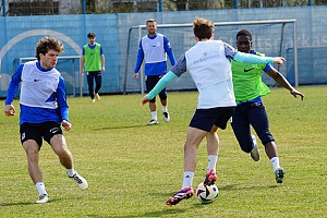 Es ist mächtig Zug in den Trainingseinheiten der U21, weil sich jeder Spieler für die Startelf aufdrängen möchte. Foto: Joachim Mentel