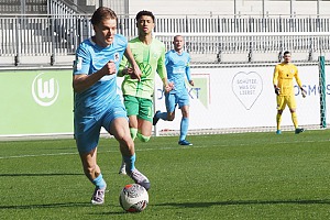 Clemens Lippmann (vorne) und die Junglöwen müssen gegen Wolfsburg hinten gutstehen und nach vorne Durchschlagskraft entwickeln. Foto: Markus Burger