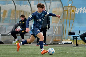 Die Abwehr um Kapitän Lukas Rossa ist noch ohne Gegentor. Foto: Frank Peters