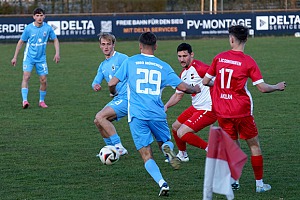 Es war das von Löwen-Trainer Felix Hirschnagl prognostizierte schwere und physische Spiel gegen den 1. FC Sonthofen. Foto: Joachim Mentel