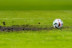 Der Platz des FC Gundelfingen im Schwabenstadion ist derzeit nicht bespielbar. Foto: Montage