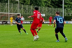 Arin Garza (li.) erzielte den einzigen Treffer für die Löwen, scheiterte aber noch mit zwei weiteren Großchancen. Foto: Andy Wagner