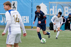 Julius Peters machte gegen Deisenhofen im zentralen Mittelfeld ein starkes Spiel. Foto: Frank Peters