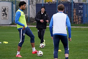 U19-Coach Jonas Schittenhelm hat mehr Alternativen im Team, kann hintenraus immer nochmals nachlegen. Foto: Joachim Mentel