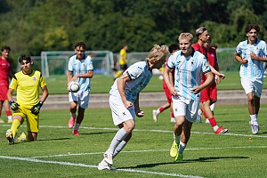 Da war die Junglöwen-Welt noch in Ordnung: Veit Bartsch hatte zur 1:0-Führung getroffen. Foto: Joachim Mentel