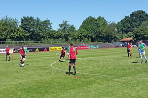 U15: Training mit der deutschen Frauen-Nationalmannschaft. Foto: TSV 1860