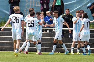 U21 gewinnt 5:1 gegen Ismaning und ist Bayernliga-Meister Gleich fünf Mal konnte die Löwen-U21 während des Spiels jubeln und danach über die Meisterschaft in der Bayernliga Süd. Foto: Joachim Mentel